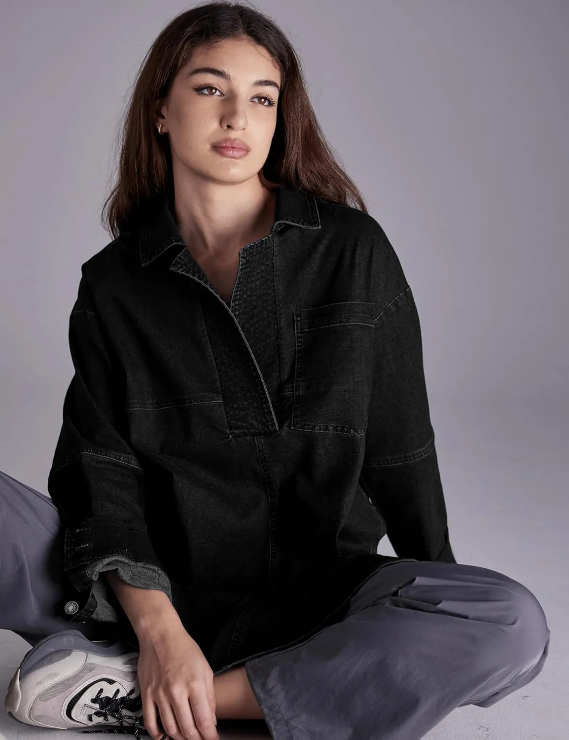 Women Denim Pullover Oversized Jean Shirt Top V Neck Long Sleeve Jacket Casual Jean Shacket with Pocket
