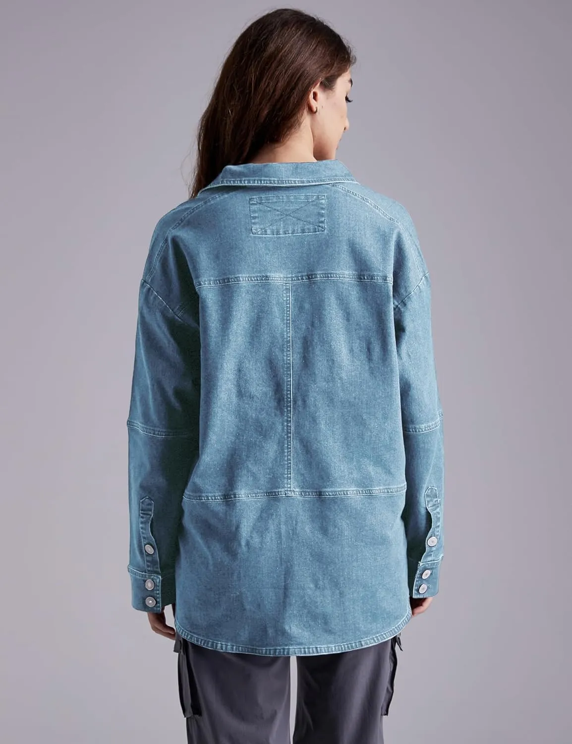 Women Denim Pullover Oversized Jean Shirt Top V Neck Long Sleeve Jacket Casual Jean Shacket with Pocket