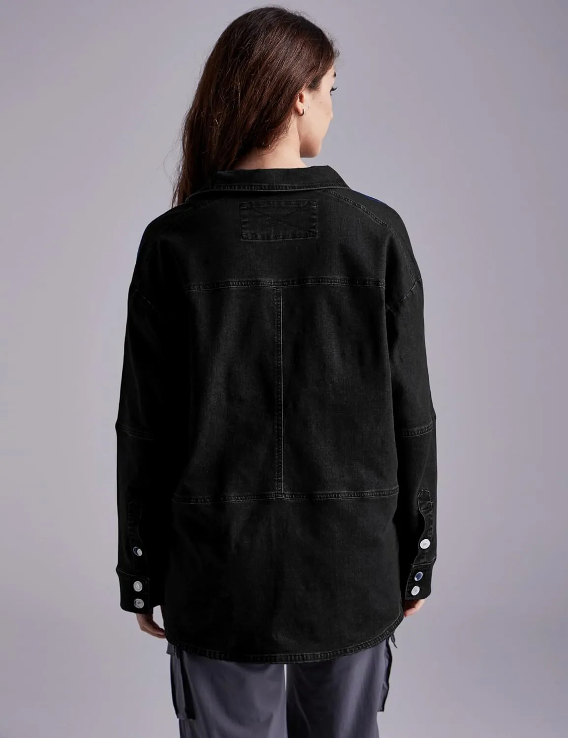 Women Denim Pullover Oversized Jean Shirt Top V Neck Long Sleeve Jacket Casual Jean Shacket with Pocket