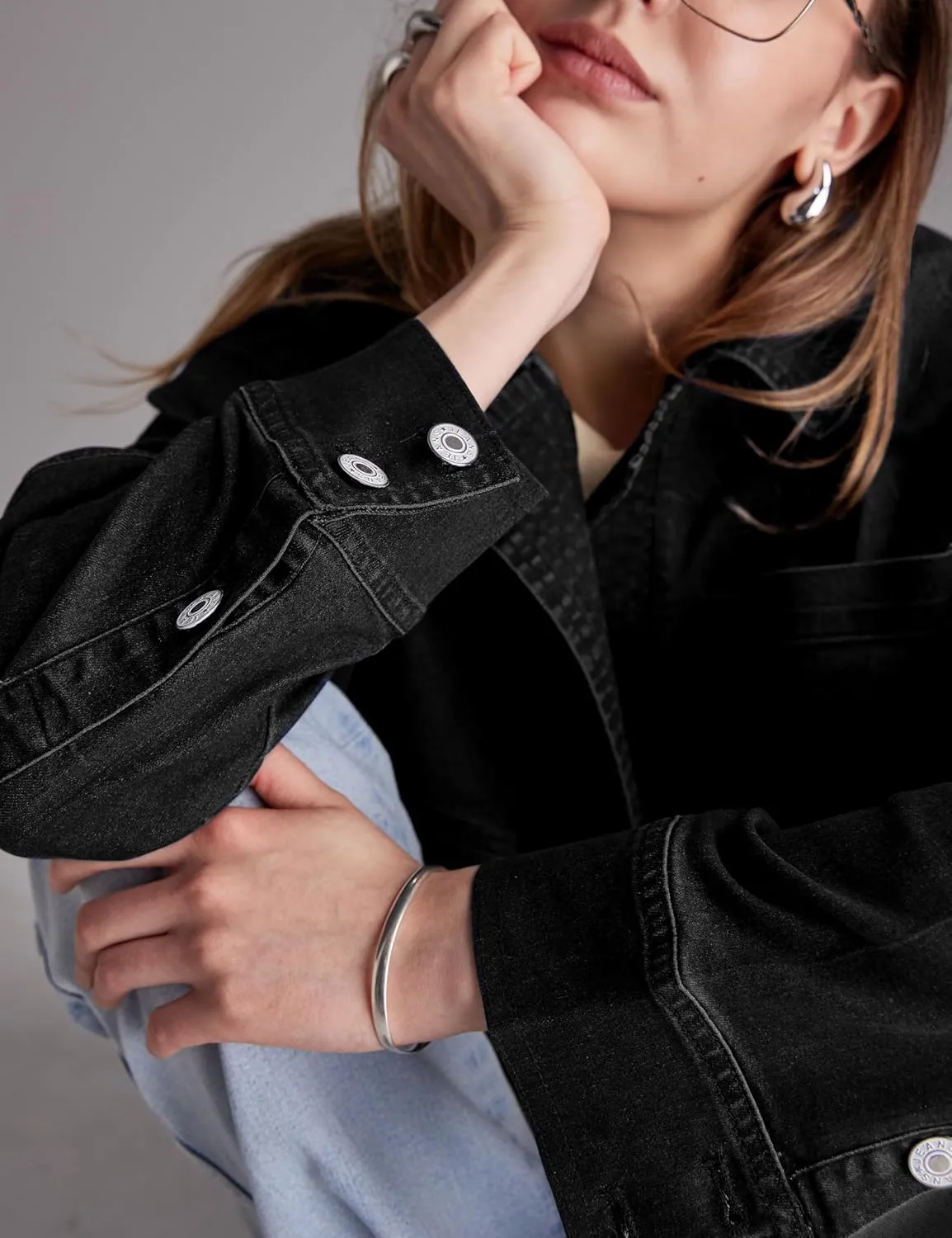 Women Denim Pullover Oversized Jean Shirt Top V Neck Long Sleeve Jacket Casual Jean Shacket with Pocket